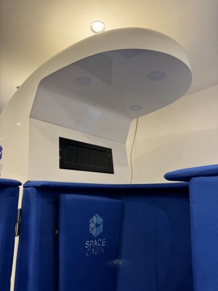 2019 used cryotherapy machine Aurora Space Cabin with liquid nit - photo 5