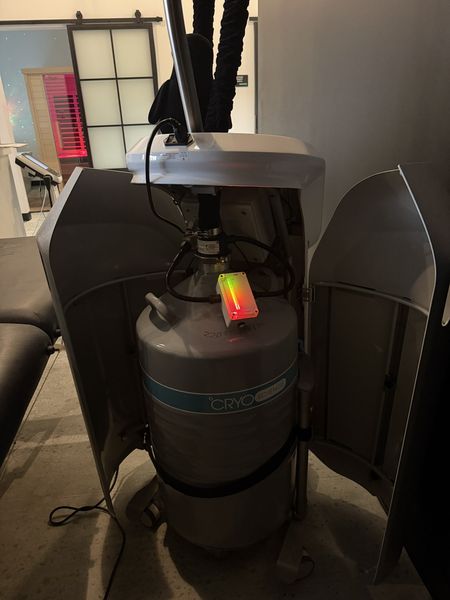2022 used Cryo Penguin by CryoScience, localized cryotherapy dev - photo 4