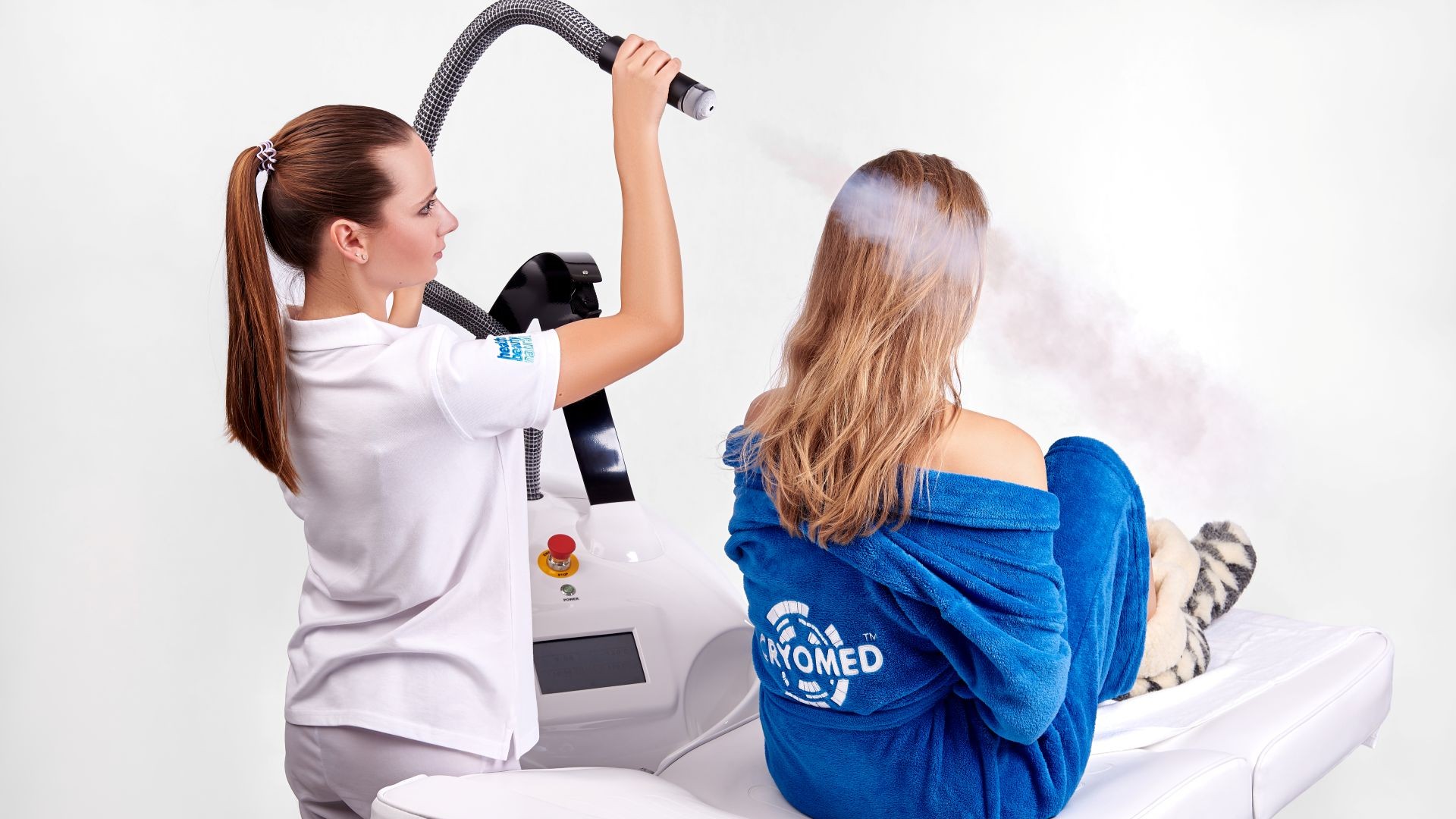 Cryofan Pro ergonomic design for professional cryotherapy use.